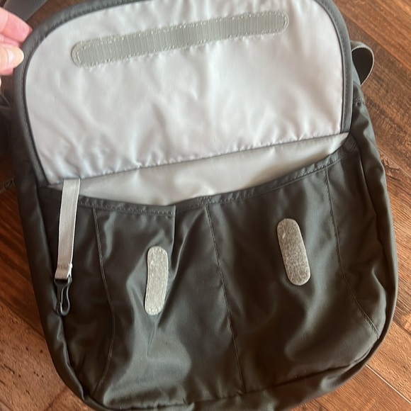 Lowepro StreamLine 250 Camera Shoulder Bag Multi-device Everyday Camera Bag - Picture 10 of 12